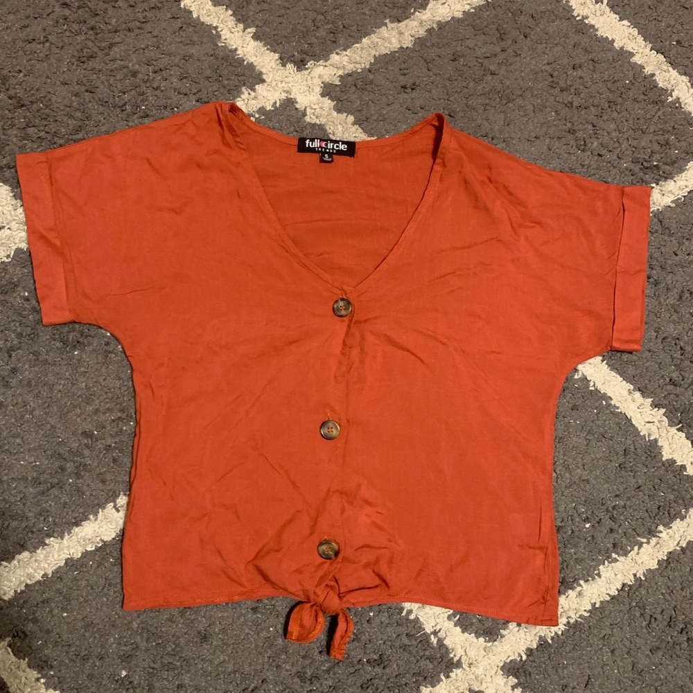 Short sleeve button up shirt with tie at bottom